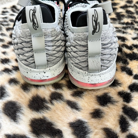 nike lebron 15 low cool grey